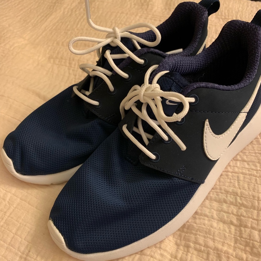 Women’s Navy Blue Nike’s, Size 3.5 / 5.5